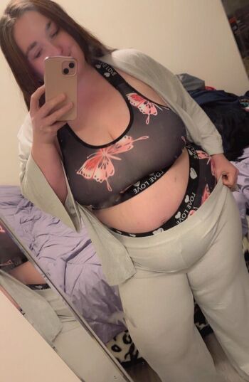 Full leaked Lyss unbothered private photo