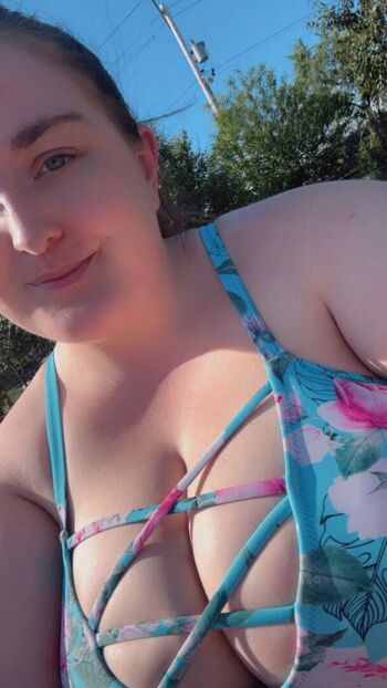 Full leaked Lyss unbothered private photo