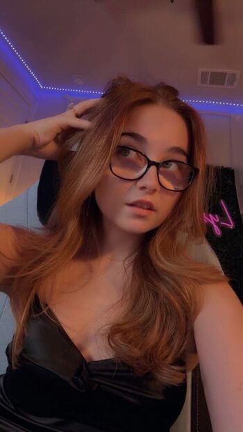 Full leaked Lyssaurora page private photo