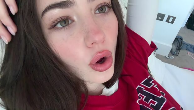 Full leaked Lyzzahh private photo