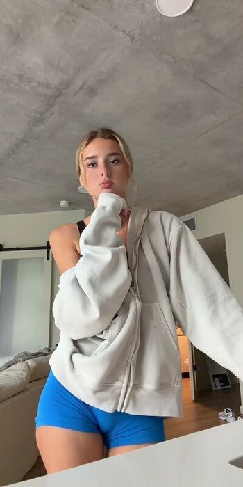 Full leaked Maddiegowens private photo