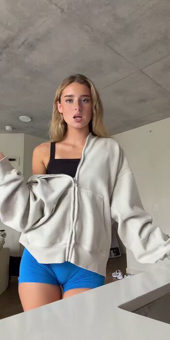 Full leaked Maddiegowens private photo