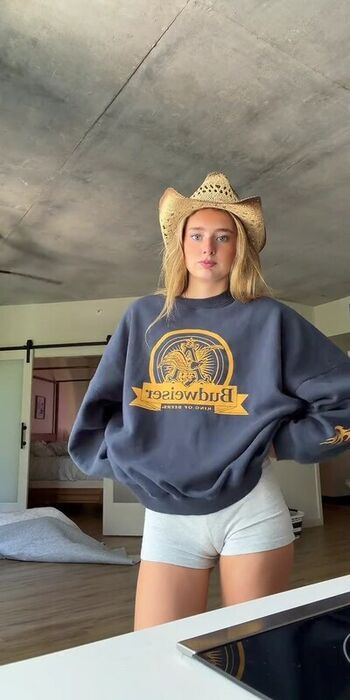 Full leaked Maddiegowens private photo