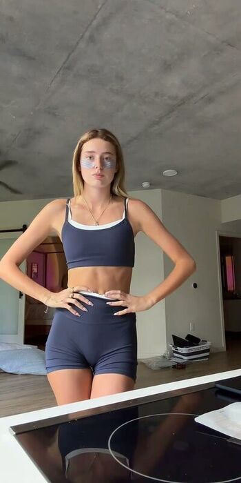 Full leaked Maddiegowens private photo