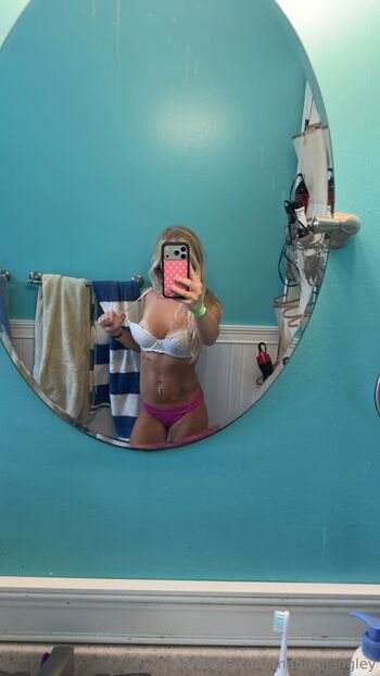 Full leaked Maddielangley private photo