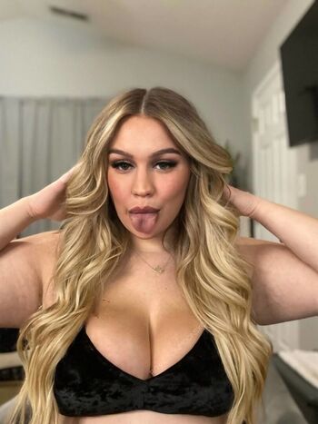 Full leaked Madisonmoonsxo private photo