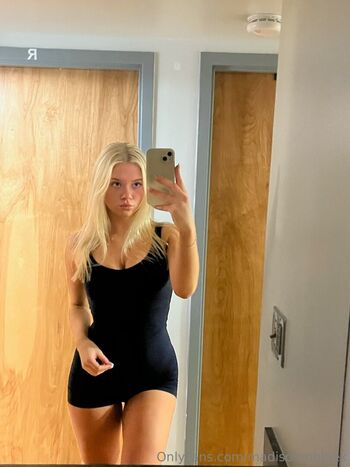 Full leaked Madisonrobbiex private photo