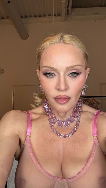 Full leaked Madonna private photo