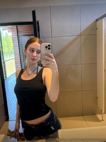 Full leaked Maelysmoreau private photo