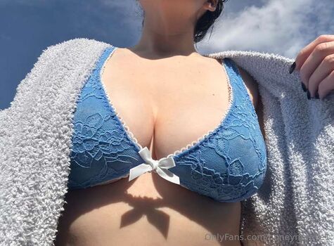 Full leaked Maeve page private photo