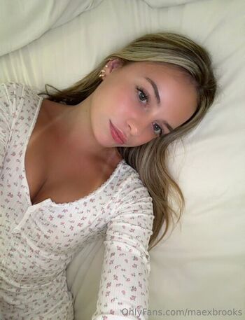Full leaked Maexbrooks private photo