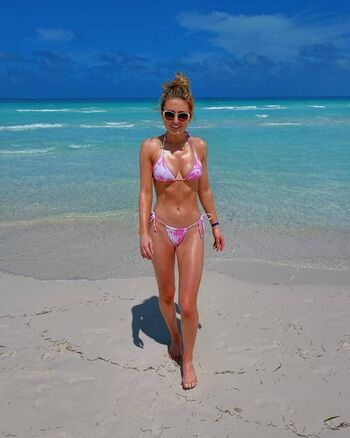 Full leaked Maggieehenry private photo
