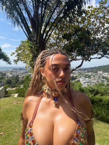 Full leaked Mahalia private photo