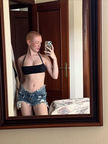 Full leaked Mai buzzcut private photo