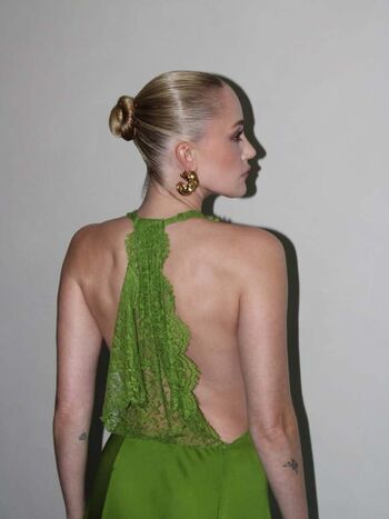 Full leaked Maika monroe private photo