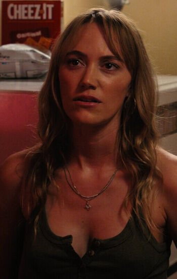 Full leaked Maika monroe private photo