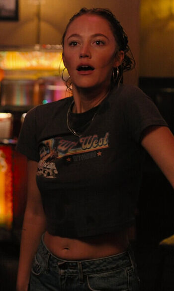 Full leaked Maika monroe private photo