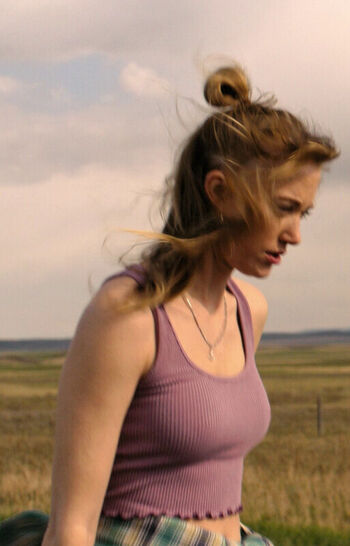 Full leaked Maika monroe private photo