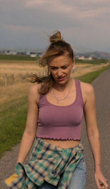 Full leaked Maika monroe private photo