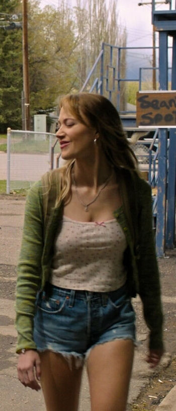 Full leaked Maika monroe private photo