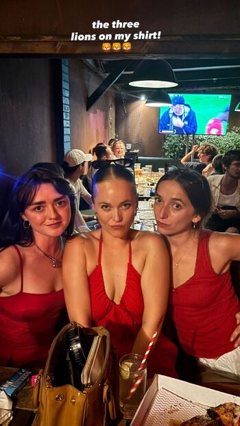 Full leaked Maisie williams page private photo