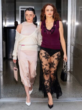 Full leaked Maisie williams page private photo