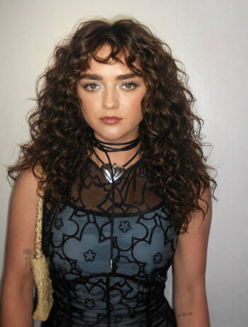 Full leaked Maisie williams private photo