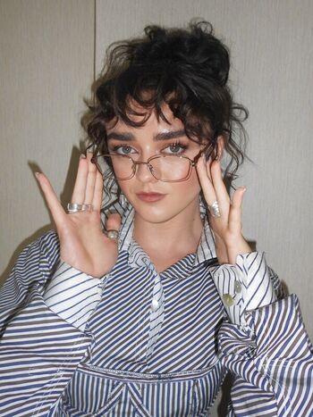 Full leaked Maisie williams private photo