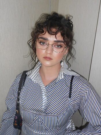 Full leaked Maisie williams private photo