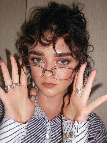 Full leaked Maisie williams private photo