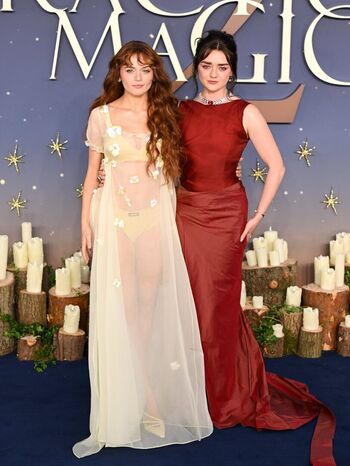 Full leaked Maisie williams page private photo