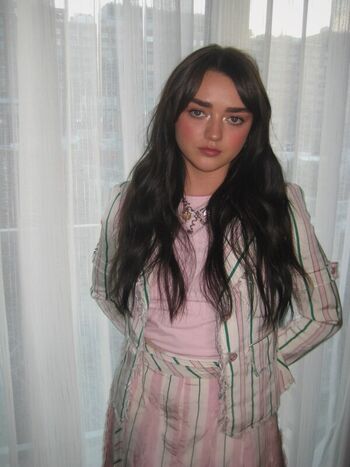 Full leaked Maisie williams page private photo