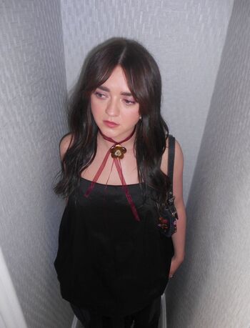Full leaked Maisie williams page private photo