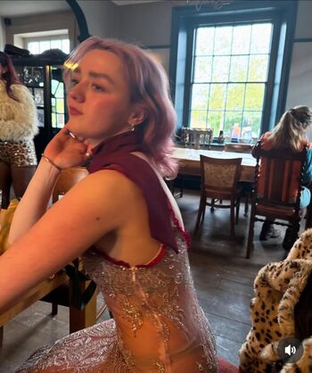 Full leaked Maisie williams private photo