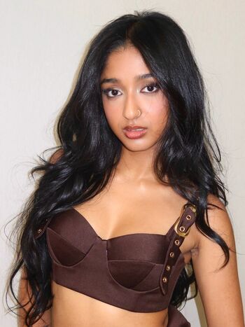 Full leaked Maitreyi ramakrishnan private photo