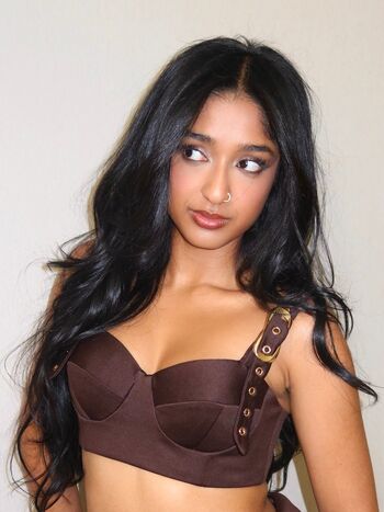 Full leaked Maitreyi ramakrishnan private photo