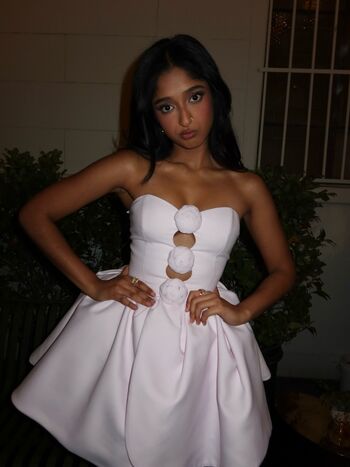 Full leaked Maitreyi ramakrishnan private photo