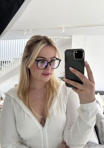 Full leaked Majaholf private photo