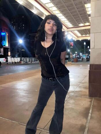 Full leaked Makeoutradio private photo