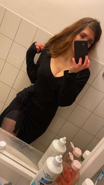 Full leaked Maki private photo