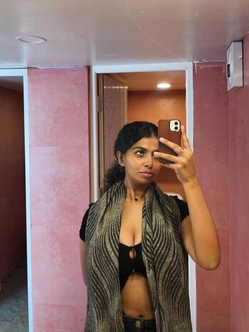 Full leaked Malavika page private photo