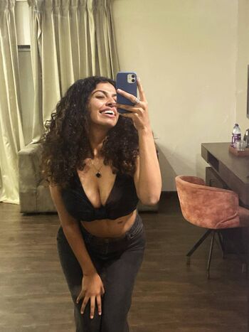 Full leaked Malavika private photo