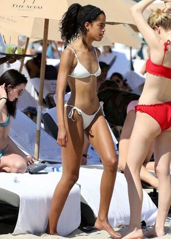 Full leaked Malia obama private photo
