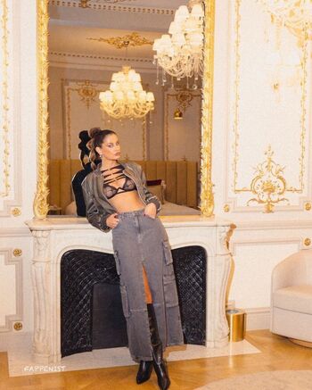 Full leaked Malika menard private photo