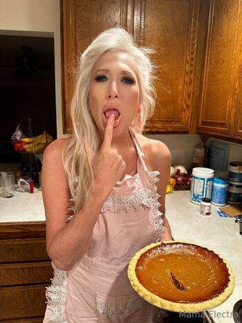 Full leaked Mama electra private photo