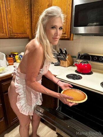 Full leaked Mama electra private photo