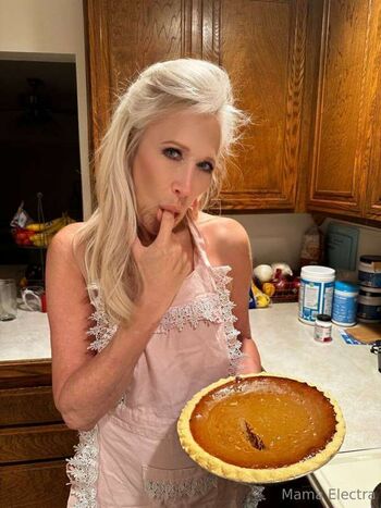 Full leaked Mama electra private photo