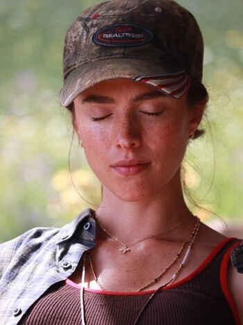 Full leaked Margaret qualley private photo