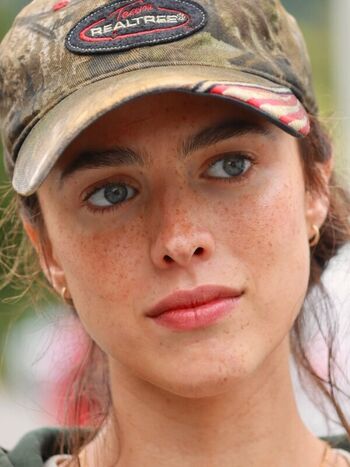 Full leaked Margaret qualley private photo