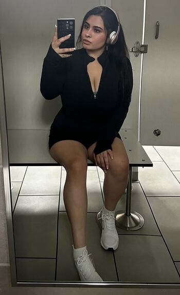Full leaked Mariah private photo